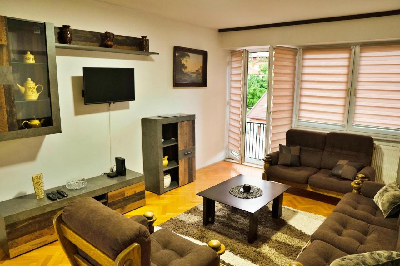 Vijecnica View 2Bdr Apartment With Balcony - Best Location Szarajevó Kültér fotó